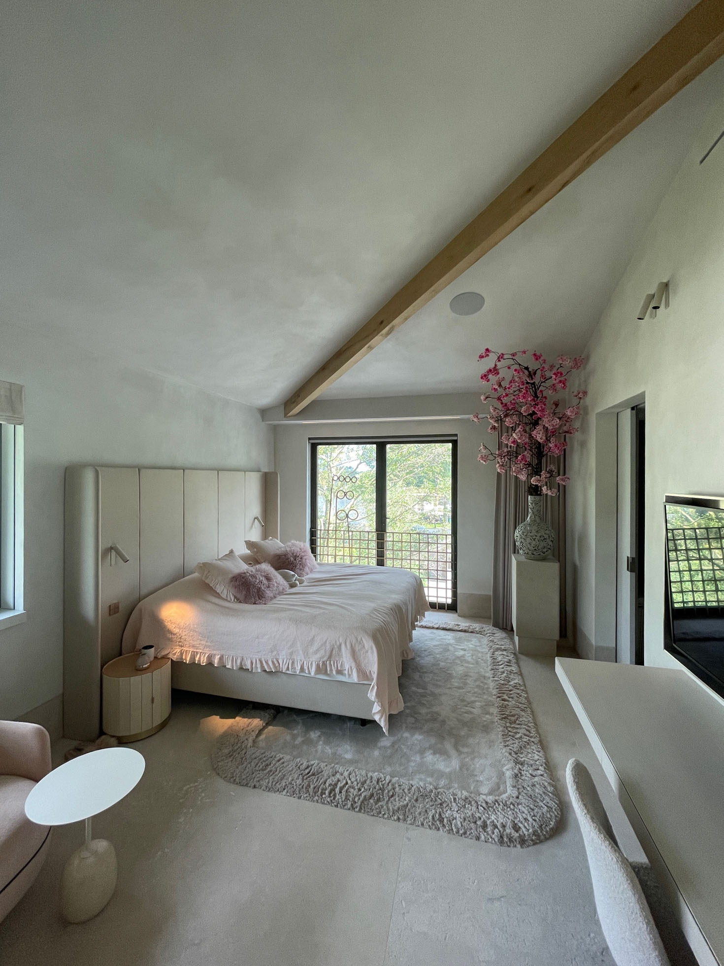 slaapkamer met clayfinish op wanden en plafond