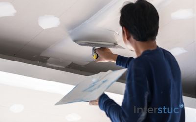 Plafond stucen stucwerk